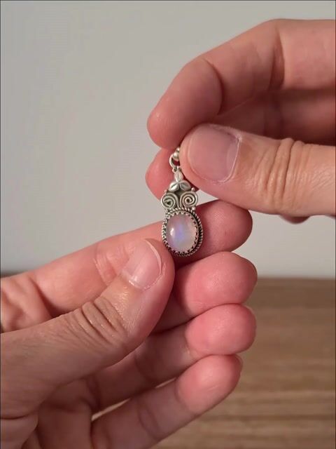 Vídeo de Pingente com Pedra da Lua