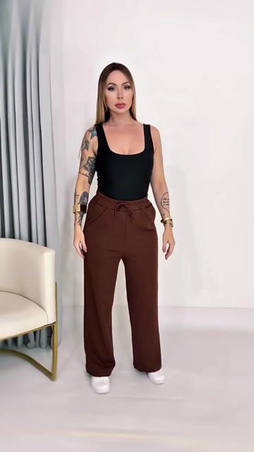 Vídeo de Calça Pantalona Texturizada Cós de Elástico e Bolso