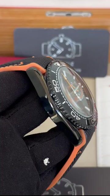 Video de Omega Speedmaster 44mm - AÇO PRETO/MOSTRADOR PRETO - NYLON