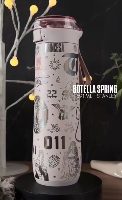 Video de BOTELLA TÉRMICA STANLEY The Flowstate Spring Bottle 591 ml - FULL GRABADO - TEMÁTICA: TINI