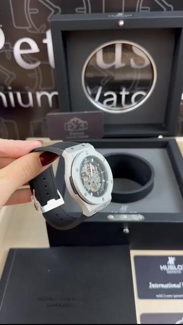 Video de Hublot Clasic Fusion 42mm - AÇO/MOSTRADOR SKELETON - SILICONE