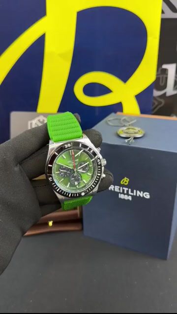 Video de Breitling Chronometer 45mm - AÇO/MOSTRADOR VERDE - SILICONE