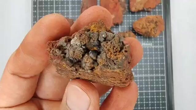 Video de 409 gr Scorodita (8 pz) - Minerales de Colección