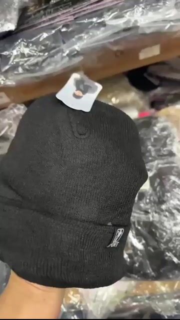 Vídeo de Kit C/12 Touca Lisa com forro Preta Atacado