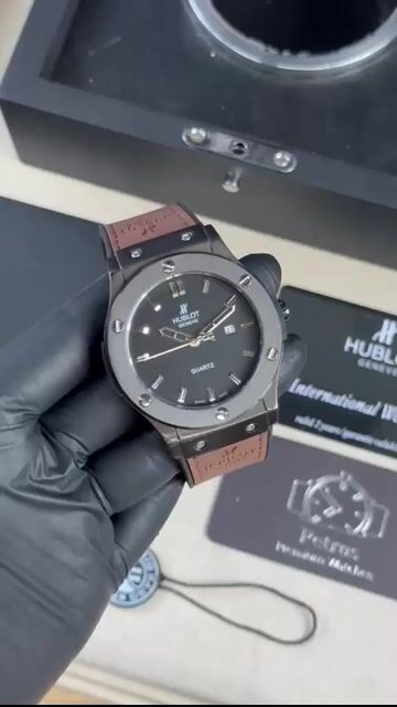 Video de Hublot Classic Fusion 42mm - AÇO/MOSTRADOR PRETO - SILICONE E COURO