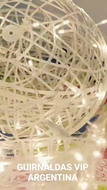 Video de Esfera plástica 30cm luces led cálidas fijas Eventos