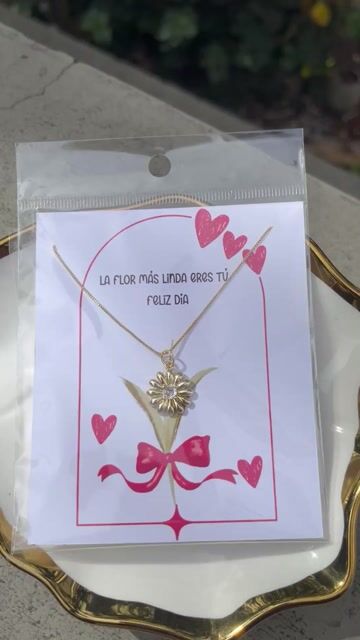 Video de Collar con dije de flor