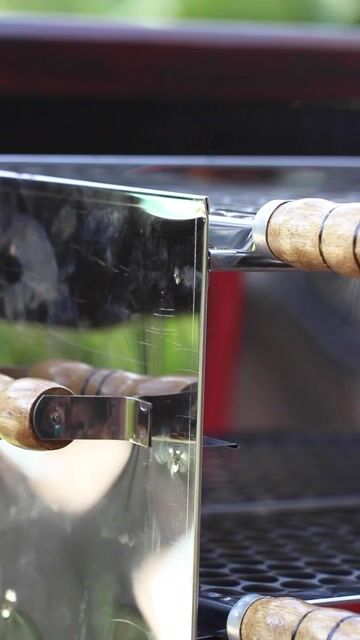 Vídeo de Churrasqueira Inox Para Espetinhos Grande Portátil Leve Dobrável 80cm-100cm