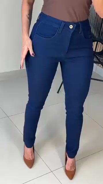 Vídeo de Calça Jeans Skinny Azul Escuro Paloma