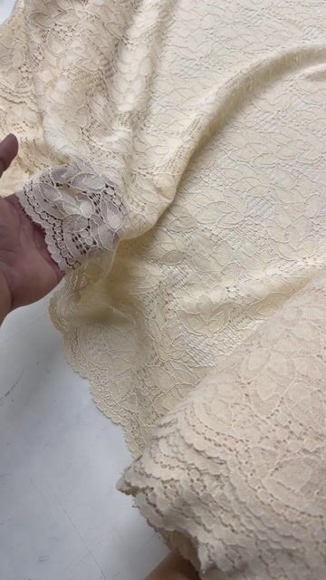 Vídeo de Tecido Renda Suiça Leve - Creme