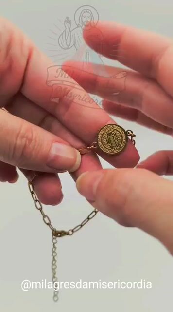 Video de Pulseira corrente dourada São Bento oval- inox -