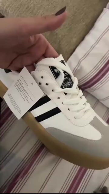 Video de SAMBAE BRANCO C/ PRETO LUXO PREMIUM (QUALIDADE 1000){FORMA PEQUENA SOLA BORRACHA}