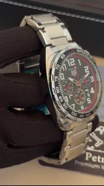 Video de TAG Heuer Fórmula 1 44mm - AÇO/MOSTRADOR PRETO