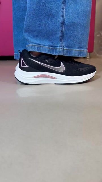 Video de NIKE FiT - PRETO/ROSA