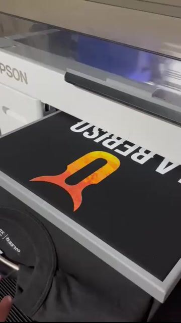 Video de Remera La Beriso Logo Amarillo