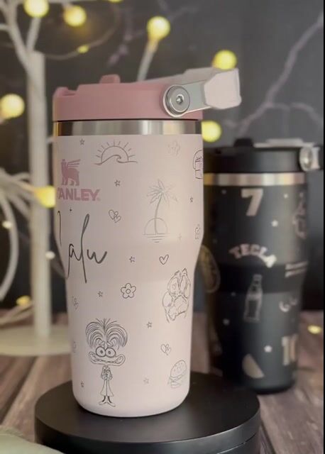 Video de BOTELLA STANLEY FLIP STRAW TUMBLER | 591 ml. (SIN GRABADO)