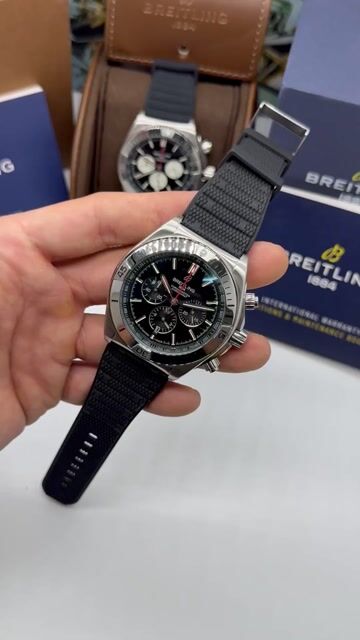 Video de Breitling Avenger Chronograph 44mm - AÇO/MOSTRADOR PRETO - SILICONE