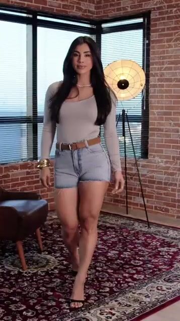 Video de Short Jeans sem lycra cintura alta, barra a fio, acompanha cinto, Revesst Jeans 39920