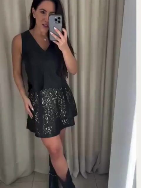 Video de Mini Saia Parker em Couro Corte a Laser - Preto - Tam P