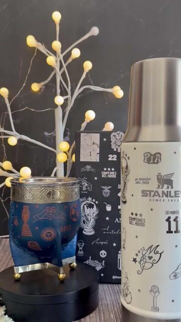 Video de SET DI MARÍA :TERMO STANLEY MATE SYSTEM FULL GRABADO 800 ml + MATE IMPERIAL FULL GRABADO CUERO Y VIROLA + CAJA GRABADA EN TAPA + BOMBILLA FULL GRABADA