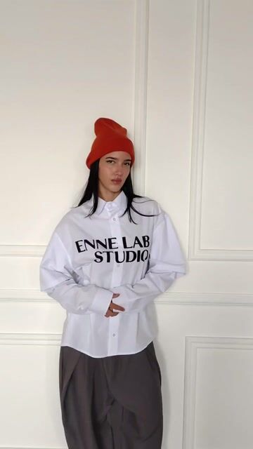 Video de Camisa manga doble Lisa Enne lab studio blanca