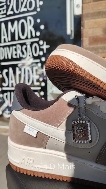 Vídeo de Tênis Nike Air Force 1 em Painéis Terrosos