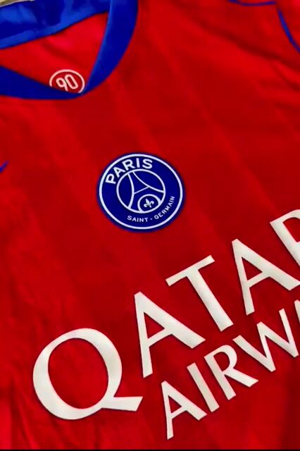 Video de CAMISETA 25/26 PSG MANGA LARGA SUPLENTE ROJA DOUE 14 - TELA JUGADOR