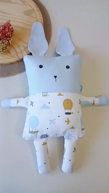 Vídeo de Naninha Bebê Almofadinha Coelho Azul Balões - Lilifish Baby