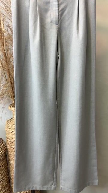 Video de Calça Pantalona Cinza com Pregas Cod:04