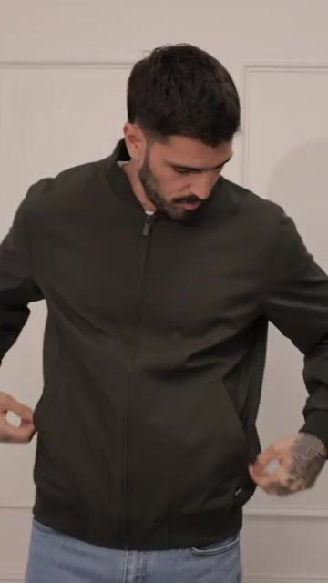Video de Campera bomber Drake verde militar