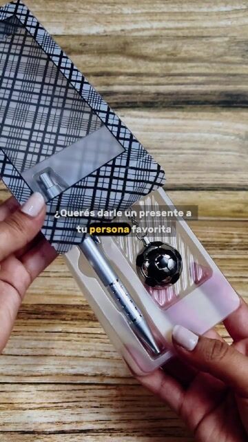 Video de Set 2 Piezas Regalo Accesorio Lapicera Llavero
