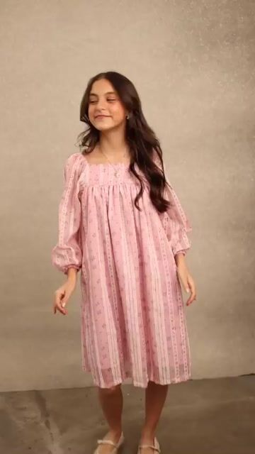 Video de Vestido em Chiffon Romana 8962