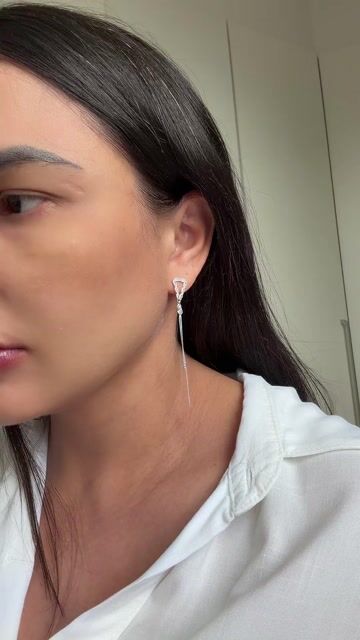 Vídeo de Brinco Longo Gota Cravejado com Zircônias e Franjas em Prata 925