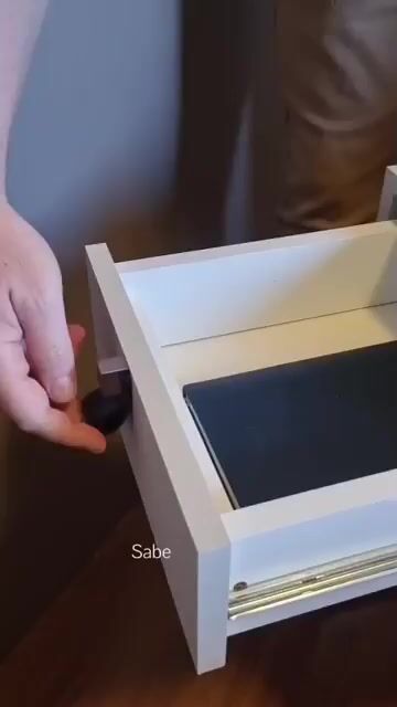 Vídeo de Mesa de Cabeceira Fl Decor, Design Moderno e Funcionalidade
