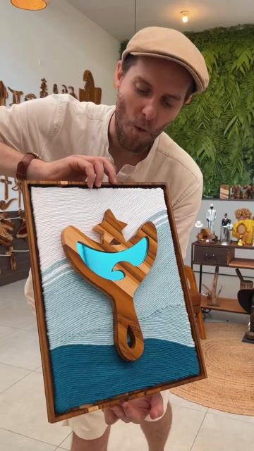 Vídeo de Quadro Iemanjá - 33cm Larg x43cm Alt - Collab Atelier e Romano