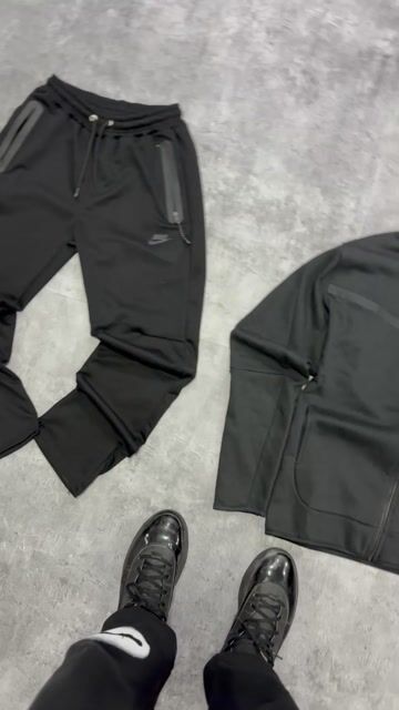 Video de CONJUNTO NIKE TECH BAGGY