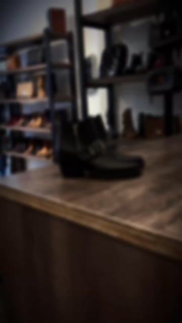 Video de SOLEMNIA SHOES
