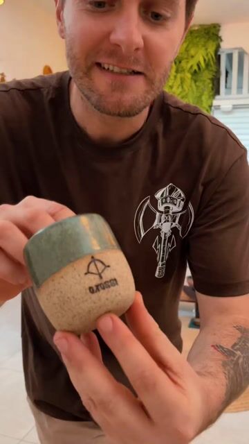 Vídeo de Copo Cerâmica Oxóssi - 7cm Diam