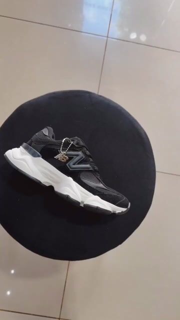 Vídeo de NB 9060 - Preto/Preto/Off White - Forma Menor