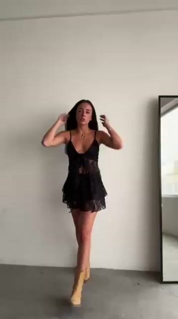 Video de CONJUNTO ENCAJE TOP VOLADOS EN PICÓ + MINI CON VOLADOS , ELASTIZADO