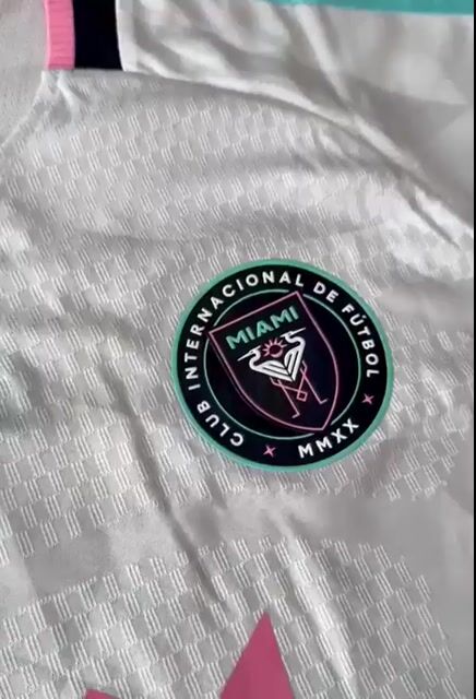 Video de CAMISETA INTER MIAMI 2026/27 ALTERNATIVA BLANCA MESSI 10 - TELA JUGADOR