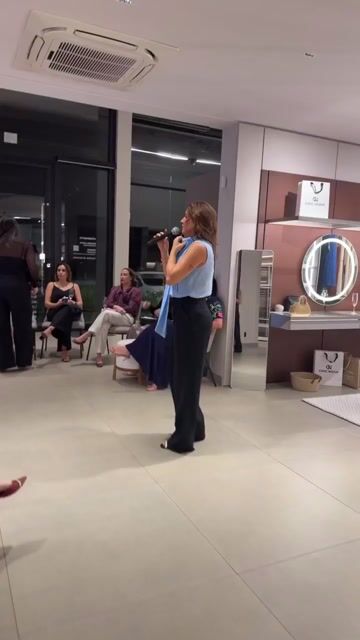 Vídeo de Blusa azul bebê