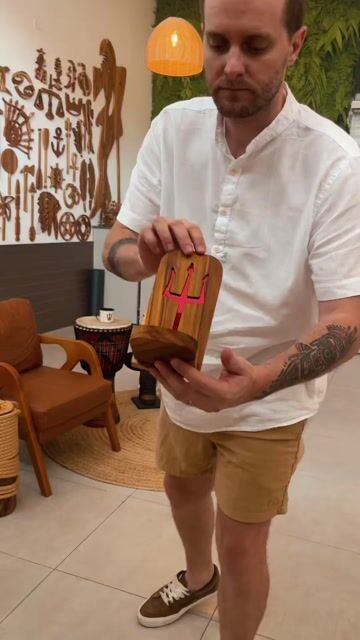 Vídeo de Porta Vela e Incenso Exu - 20cm Alt