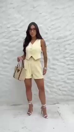 Video de Conjunto feminino colete e shorts