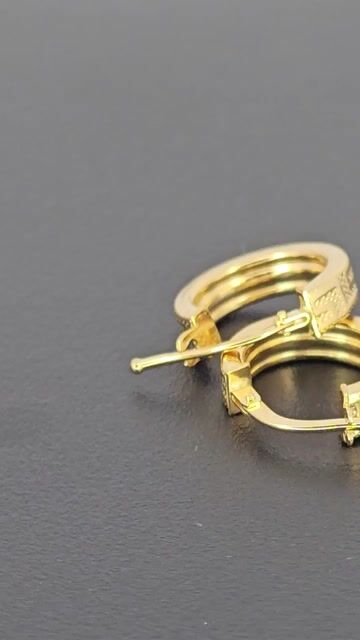 Video de Aros Oro Amarillo 18k Guarda Griega 1.5 Gr 14.5 Mm Oi-C2223