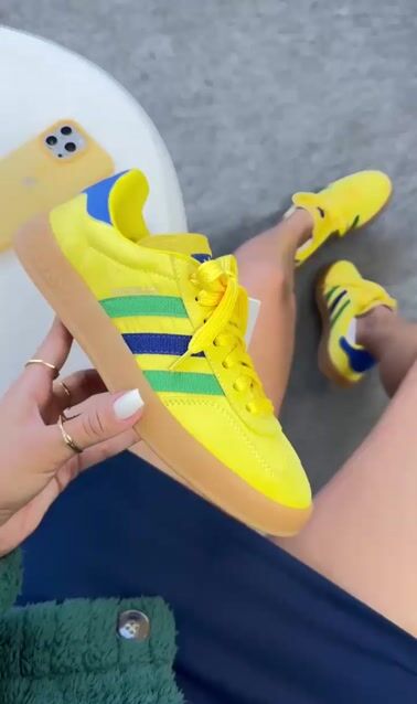 Video de Tênis Adidas Grazelle Amarelo