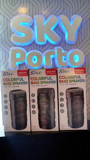 Video de Parlante Portátil Con Luz Led Bluetooth Zqs2401 Negro