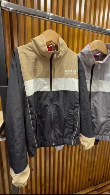 Video de CAMPERA DETROIT