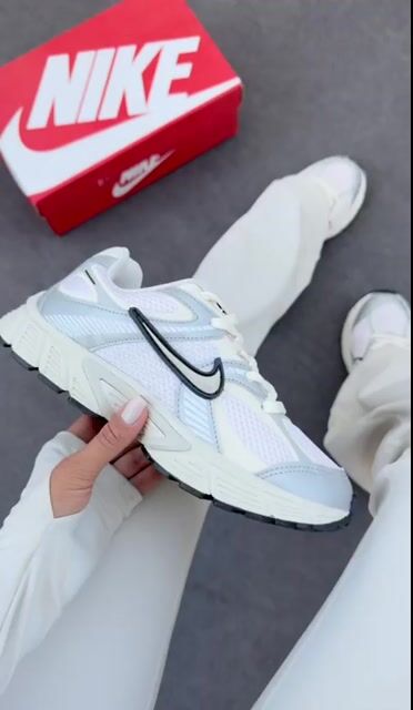 Vídeo de NIKE V5 RUNNING - OFF WHITE/PRATA