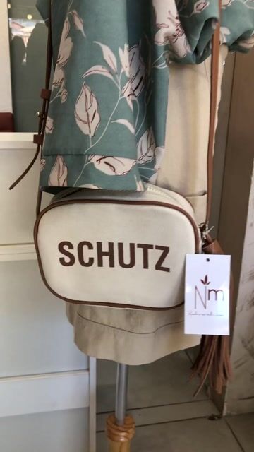 Vídeo de Bolsa lateral bege tecido - SCHUTZ